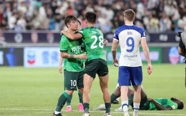 奴喝尿含着主人vk