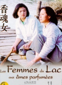 一边吻一边摸进内裤里