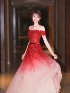 丝袜紧身裙国产在线播放